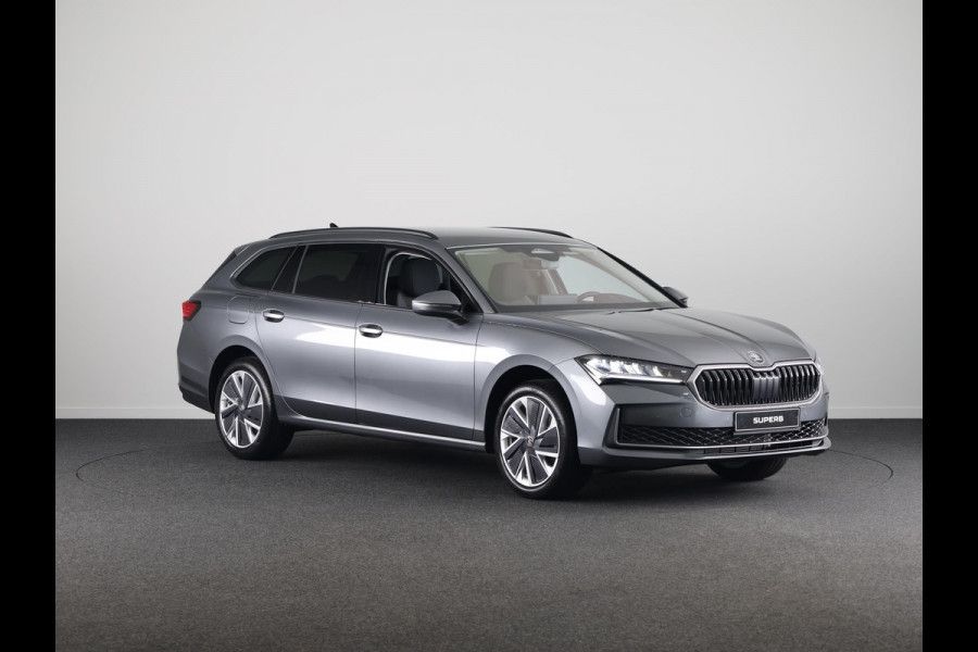 Škoda Superb Combi First Edition 1.5 MHEV 150 pk TSI e | Navigatie | Parkeercamera | Verwarmbare voorstoelen en achterbank | 18 inch Lichtmetalen velgen | Verlengde garantie
