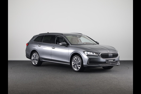 Škoda Superb Combi First Edition 1.5 MHEV 150 pk TSI e | Navigatie | Parkeercamera | Verwarmbare voorstoelen en achterbank | 18 inch Lichtmetalen velgen | Verlengde garantie