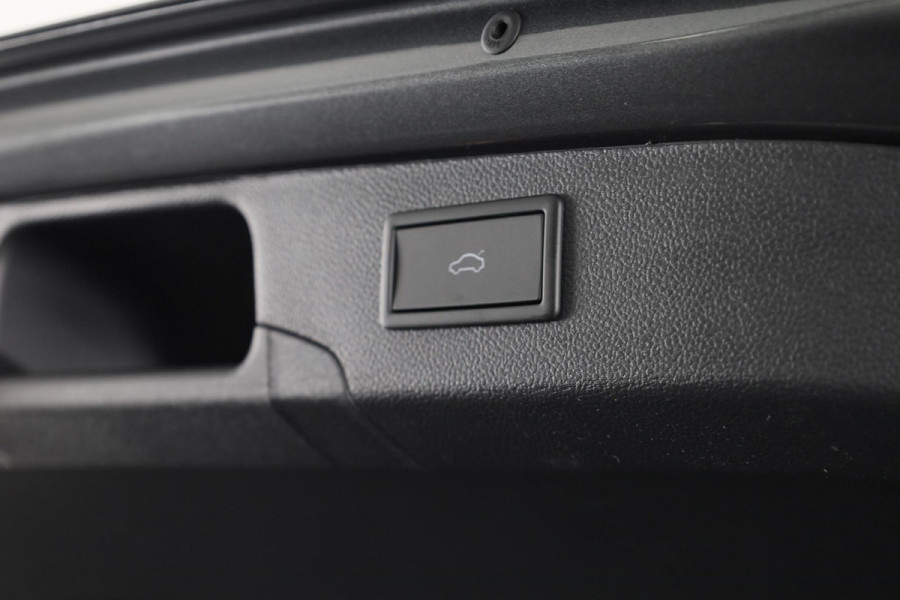 Škoda Superb Combi First Edition 1.5 MHEV 150 pk TSI e | Navigatie | Parkeercamera | Verwarmbare voorstoelen en achterbank | 18 inch Lichtmetalen velgen | Verlengde garantie