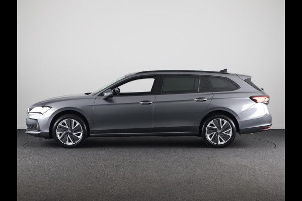 Škoda Superb Combi First Edition 1.5 MHEV 150 pk TSI e | Navigatie | Parkeercamera | Verwarmbare voorstoelen en achterbank | 18 inch Lichtmetalen velgen | Verlengde garantie