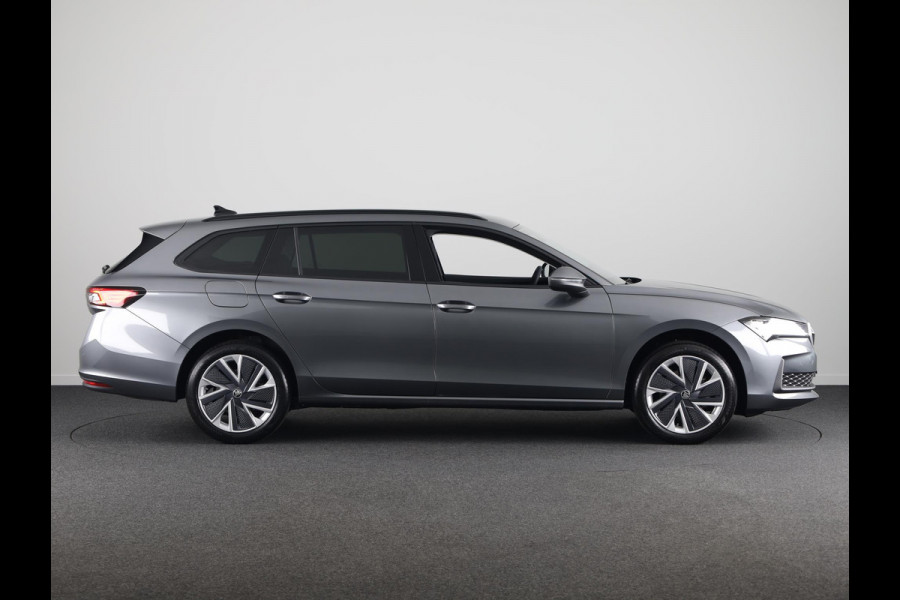 Škoda Superb Combi First Edition 1.5 MHEV 150 pk TSI e | Navigatie | Parkeercamera | Verwarmbare voorstoelen en achterbank | 18 inch Lichtmetalen velgen | Verlengde garantie