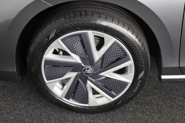 Škoda Superb Combi First Edition 1.5 MHEV 150 pk TSI e | Navigatie | Parkeercamera | Verwarmbare voorstoelen en achterbank | 18 inch Lichtmetalen velgen | Verlengde garantie
