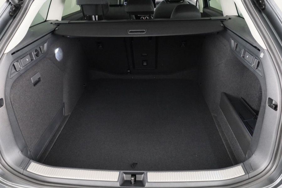 Škoda Superb Combi First Edition 1.5 MHEV 150 pk TSI e | Navigatie | Parkeercamera | Verwarmbare voorstoelen en achterbank | 18 inch Lichtmetalen velgen | Verlengde garantie