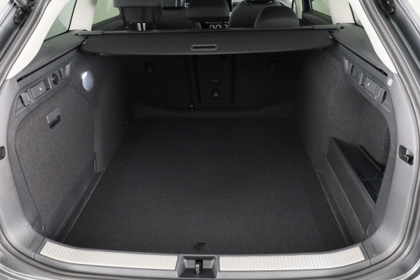 Škoda Superb Combi First Edition 1.5 MHEV 150 pk TSI e | Navigatie | Parkeercamera | Verwarmbare voorstoelen en achterbank | 18 inch Lichtmetalen velgen | Verlengde garantie