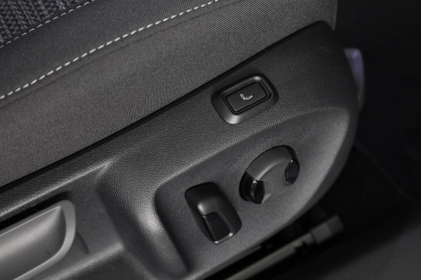 Škoda Superb Combi First Edition 1.5 MHEV 150 pk TSI e | Navigatie | Parkeercamera | Verwarmbare voorstoelen en achterbank | 18 inch Lichtmetalen velgen | Verlengde garantie