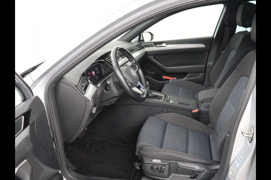 Volkswagen Passat 1.4 TSI PHEV GTE | Trekhaak | Adaptive cruise | Camera | Matrix LED | Keyless | Carplay | Navigatie | Park Assist | Plug In