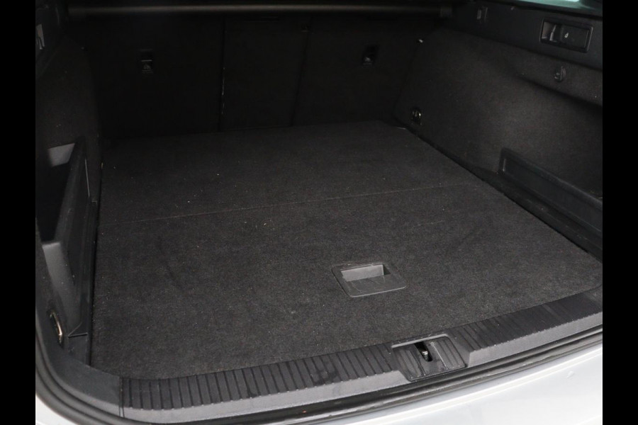 Volkswagen Passat 1.4 TSI PHEV GTE | Trekhaak | Adaptive cruise | Camera | Matrix LED | Keyless | Carplay | Navigatie | Park Assist | Plug In