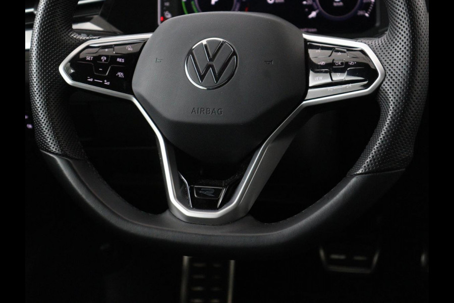 Volkswagen Arteon Shooting Brake 1.4 TSI eHybrid R-Line | Panoramadak | Stoelverwarming | LED Plus | Sfeerverlichting | Carplay | Trekhaak | Achterbankverwarming | Adaptive cruise | Navigatie | PHEV | Plug In