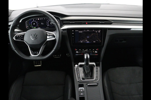 Volkswagen Arteon Shooting Brake 1.4 TSI eHybrid R-Line | Panoramadak | Stoelverwarming | LED Plus | Sfeerverlichting | Carplay | Trekhaak | Achterbankverwarming | Adaptive cruise | Navigatie | PHEV | Plug In