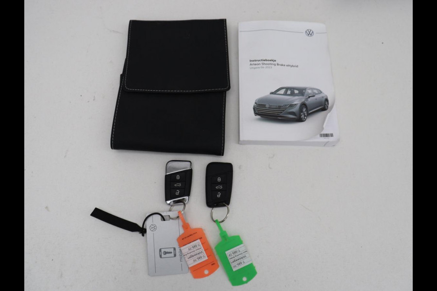 Volkswagen Arteon Shooting Brake 1.4 TSI eHybrid R-Line | Panoramadak | Stoelverwarming | LED Plus | Sfeerverlichting | Carplay | Trekhaak | Achterbankverwarming | Adaptive cruise | Navigatie | PHEV | Plug In