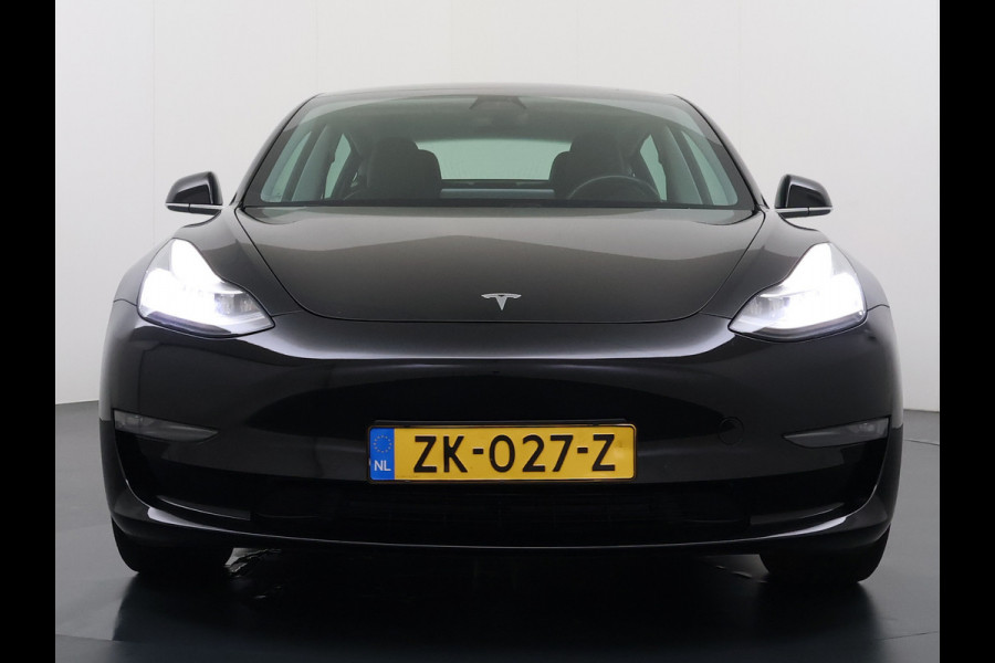 Tesla Model 3 SR+ 60kWh 325PK AutoPilot Leer PanoramaDak Adaptive Cruise Lmv 18" Camera's Elektr.-Stuur+Stoelen+Spiegels+Geheugen+Easy-Entry+V Soh 81% Ecc Navi Led DAB Voorverwarmen interieur via App Keyless One-Pedal-Drive Origineel Nederlandse Auto 1584kg licht! slechts 67 euro belasting p/m