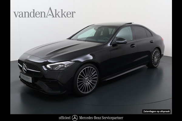 Mercedes-Benz C-Klasse 200 AMG // Panoramadak // Trekhaak // Carplay // Camera // Nightpakket // Alarm // 19 inch // Sfeerverlichting