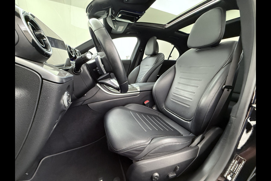 Mercedes-Benz C-Klasse 200 AMG // Panoramadak // Trekhaak // Carplay // Camera // Nightpakket // Alarm // 19 inch // Sfeerverlichting