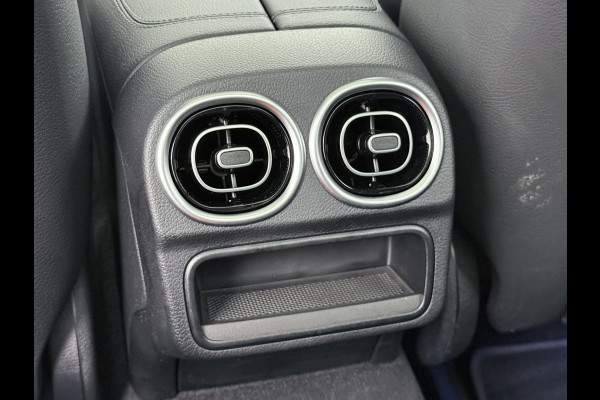 Mercedes-Benz C-Klasse 200 AMG // Panoramadak // Trekhaak // Carplay // Camera // Nightpakket // Alarm // 19 inch // Sfeerverlichting