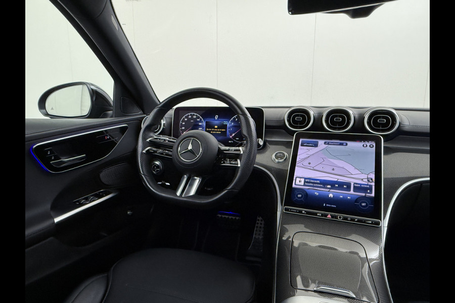 Mercedes-Benz C-Klasse 200 AMG // Panoramadak // Trekhaak // Carplay // Camera // Nightpakket // Alarm // 19 inch // Sfeerverlichting