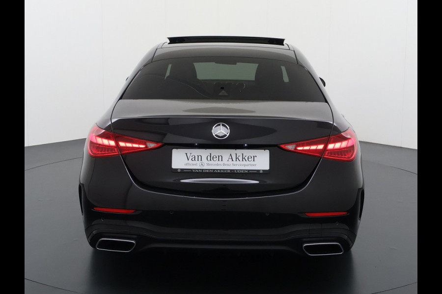 Mercedes-Benz C-Klasse 200 AMG // Panoramadak // Trekhaak // Carplay // Camera // Nightpakket // Alarm // 19 inch // Sfeerverlichting