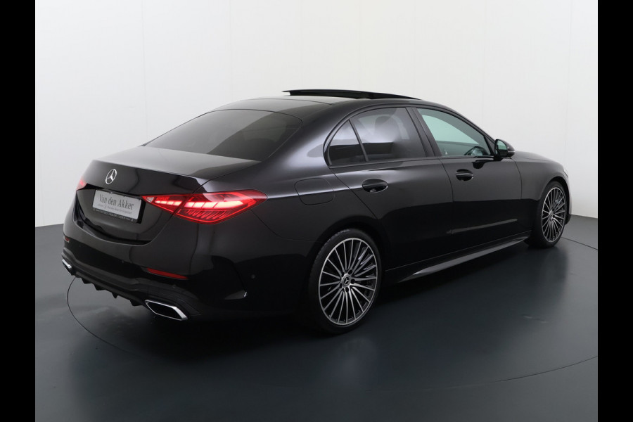 Mercedes-Benz C-Klasse 200 AMG // Panoramadak // Trekhaak // Carplay // Camera // Nightpakket // Alarm // 19 inch // Sfeerverlichting