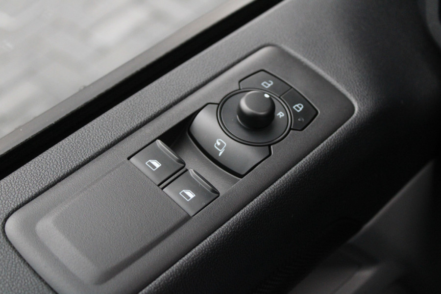 Ford Transit Custom 320 2.0 TDCI L2H1 Trend AWD 170pk - 2x Schuif - ACC - Stoel/Stuurverwarming - Trekhaak - Hout inbouw - Impriaal - Rijklaar