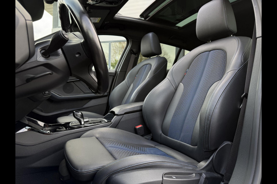 BMW 1-serie 118i Aut. M-Sport Edition | Panorama | Camera | Sport Stoelen | Sfeer Verlichting | Apple Carplay |