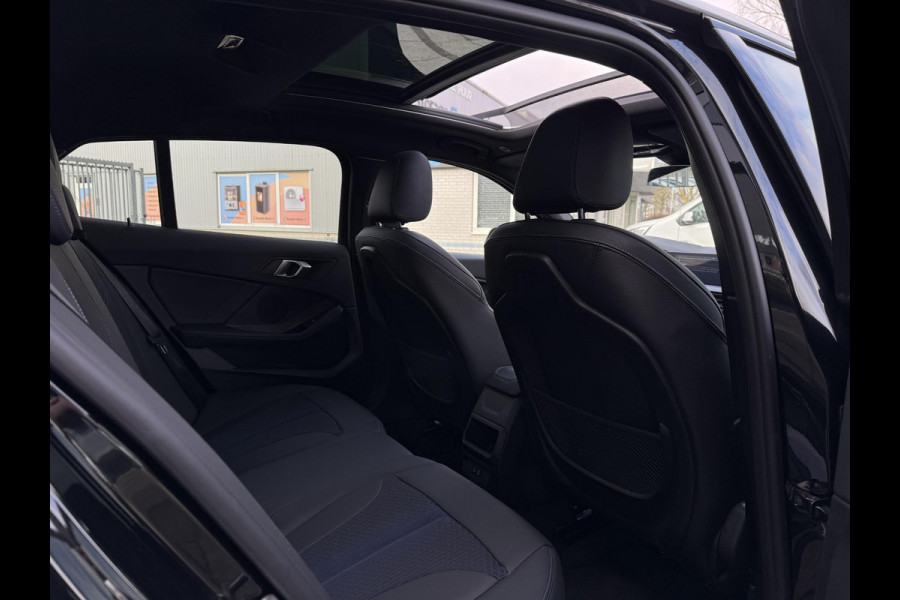 BMW 1-serie 118i Aut. M-Sport Edition | Panorama | Camera | Sport Stoelen | Sfeer Verlichting | Apple Carplay |