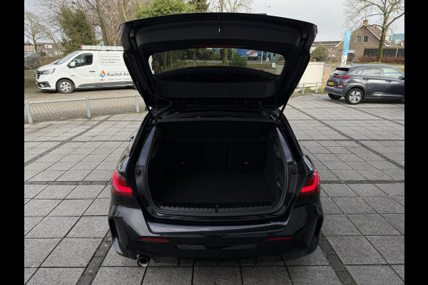 BMW 1-serie 118i Aut. M-Sport Edition | Panorama | Camera | Sport Stoelen | Sfeer Verlichting | Apple Carplay |
