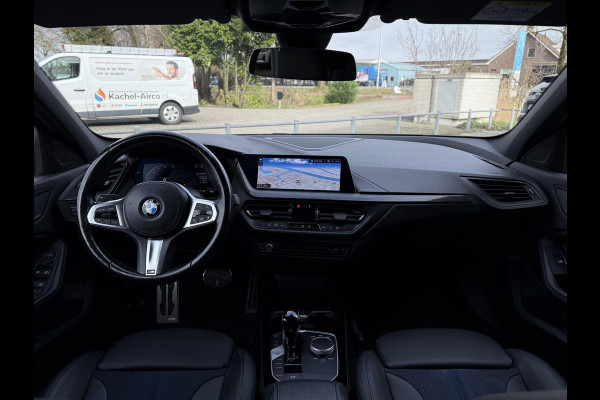 BMW 1-serie 118i Aut. M-Sport Edition | Panorama | Camera | Sport Stoelen | Sfeer Verlichting | Apple Carplay |