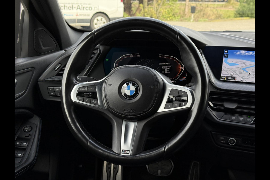 BMW 1-serie 118i Aut. M-Sport Edition | Panorama | Camera | Sport Stoelen | Sfeer Verlichting | Apple Carplay |