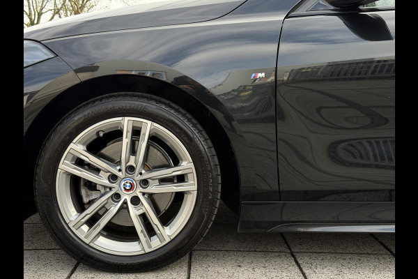 BMW 1-serie 118i Aut. M-Sport Edition | Panorama | Camera | Sport Stoelen | Sfeer Verlichting | Apple Carplay |