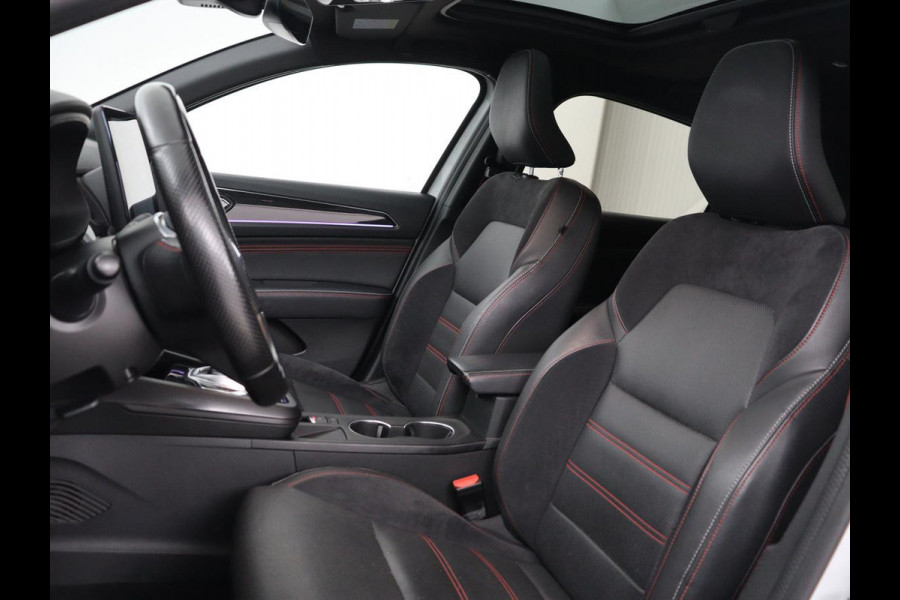 Renault Arkana 1.6 E-Tech Hybrid 145 R.S. Line | Panoramadak | Leder/Alcantara | Trekhaak | Stoelverwarming | Adaptive cruise | Camera | Carplay | Keyless | Park Assist | Full LED | Navigatie