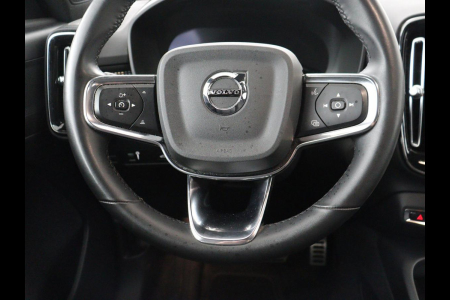 Volvo XC40 Recharge Core | SOH 95% | Stoel & stuurverwarming | Trekhaak | Camera | Carplay | Navigatie | Parkeerhulp | Full LED