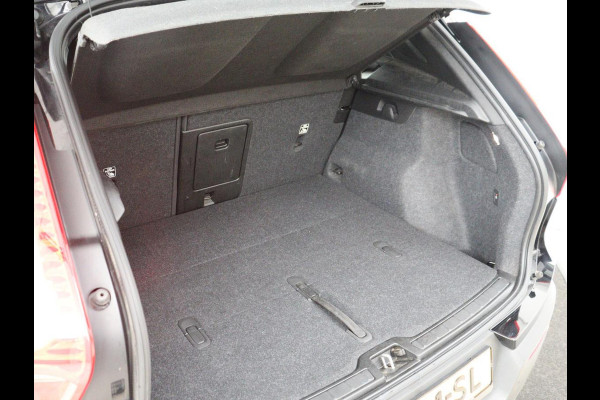 Volvo XC40 Recharge Core | SOH 95% | Stoel & stuurverwarming | Trekhaak | Camera | Carplay | Navigatie | Parkeerhulp | Full LED