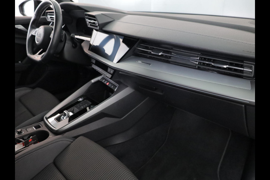 Audi A3 Sportback 35 TFSI S edition 150pk | Navigatie | Parkeersensoren | Verlengde garantie | 17 inch lichtmetalen velgen