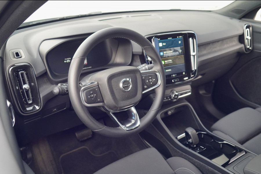 Volvo XC40 Single Motor Essential 69 kWh / 31dkm NAP / Elek. Trekhaak / Camera / Carplay / NL-Auto