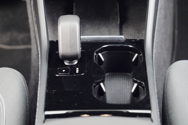 Volvo XC40 Single Motor Essential 69 kWh / 31dkm NAP / Elek. Trekhaak / Camera / Carplay / NL-Auto