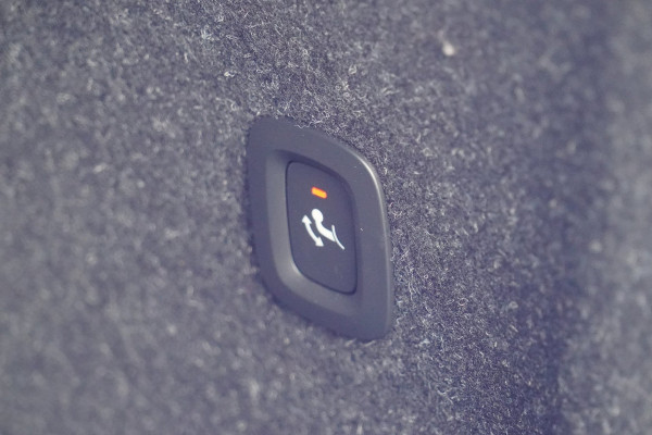 Volvo XC40 Single Motor Essential 69 kWh / 31dkm NAP / Elek. Trekhaak / Camera / Carplay / NL-Auto