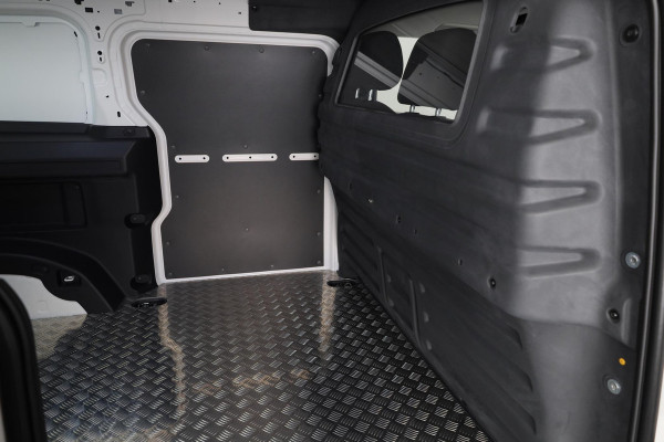 Volkswagen ID. Buzz Cargo 77 kWh Volkswagen ID. Buzz Cargo L1H1 77 kWh | verlengde fabrieksgarantie | Navigatie via App | Trekhaak | Cruise Control | Parkeer pakket | Elektrische achterklep |