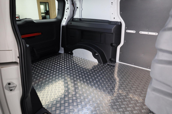 Volkswagen ID. Buzz Cargo 77 kWh Volkswagen ID. Buzz Cargo L1H1 77 kWh | verlengde fabrieksgarantie | Navigatie via App | Trekhaak | Cruise Control | Parkeer pakket | Elektrische achterklep |