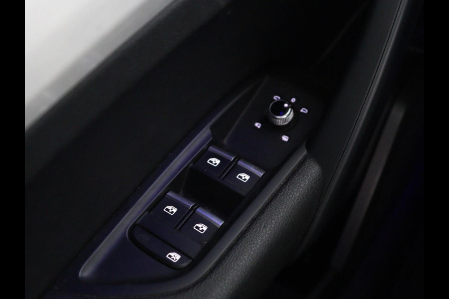 Audi Q5 2.0 TFSI S line | Panoramadak | Stoelverwarming | Virtual Cockpit | Camera | Carplay | Keyless | Side Assist | Full LED | Navigatie | Half leder | Sportstoelen | Parkeerhulp | Cruise control