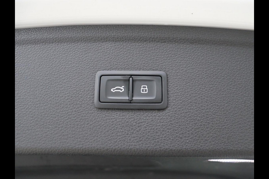 Audi Q5 2.0 TFSI S line | Panoramadak | Stoelverwarming | Virtual Cockpit | Camera | Carplay | Keyless | Side Assist | Full LED | Navigatie | Half leder | Sportstoelen | Parkeerhulp | Cruise control