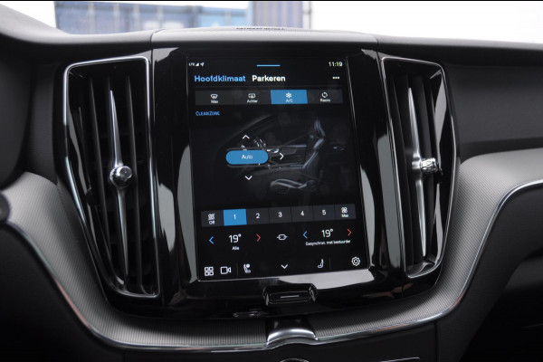 Volvo XC60 T6 350PK Automaat AWD Plus Black Edition Panoramadak/ Elektrisch bedienbare voorstoelen met geheugen/ Stoelverwarming/ Stuurverwarming/ Harman Kardon audio/ 360 Camera/