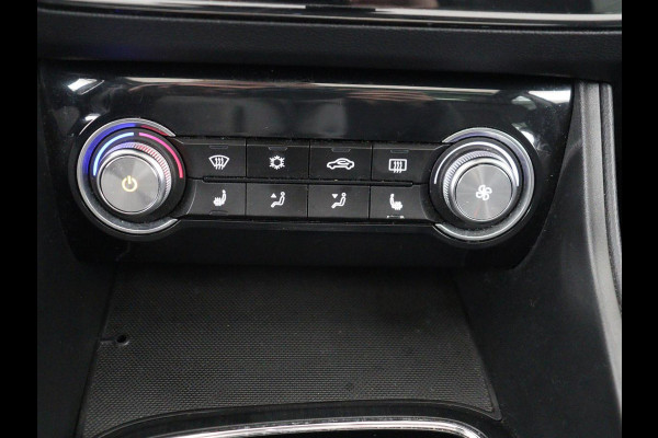 MG ZS EV Luxury 45 kWh | Panoramadak | Leder | Stoelverwarming | Carplay | Adaptive cruise | Camera | Keyless | Full LED | Navigatie