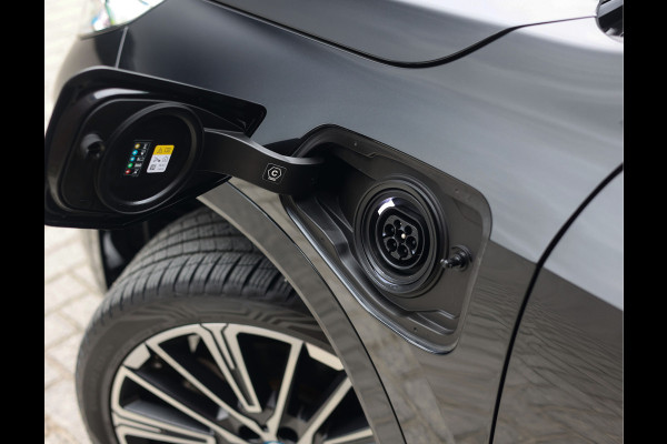 BMW X1 30e xDrive | Pano - Trekhaak - Camera