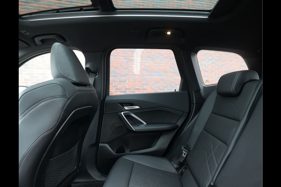 BMW X1 30e xDrive | Pano - Trekhaak - Camera
