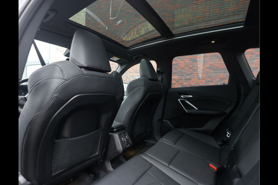 BMW X1 30e xDrive | Pano - Trekhaak - Camera