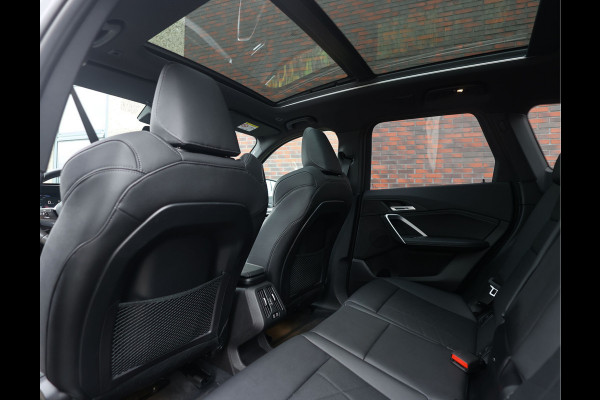 BMW X1 30e xDrive | Pano - Trekhaak - Camera