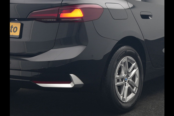 BMW 2 Serie Active Tourer 218i Executive 136pk Dealer O.H | Widescreen Navi | Camera | Voorstoelen Verwarmd | Apple Carplay | LED Koplampen | Navigatie | DAB | Cruise Control |