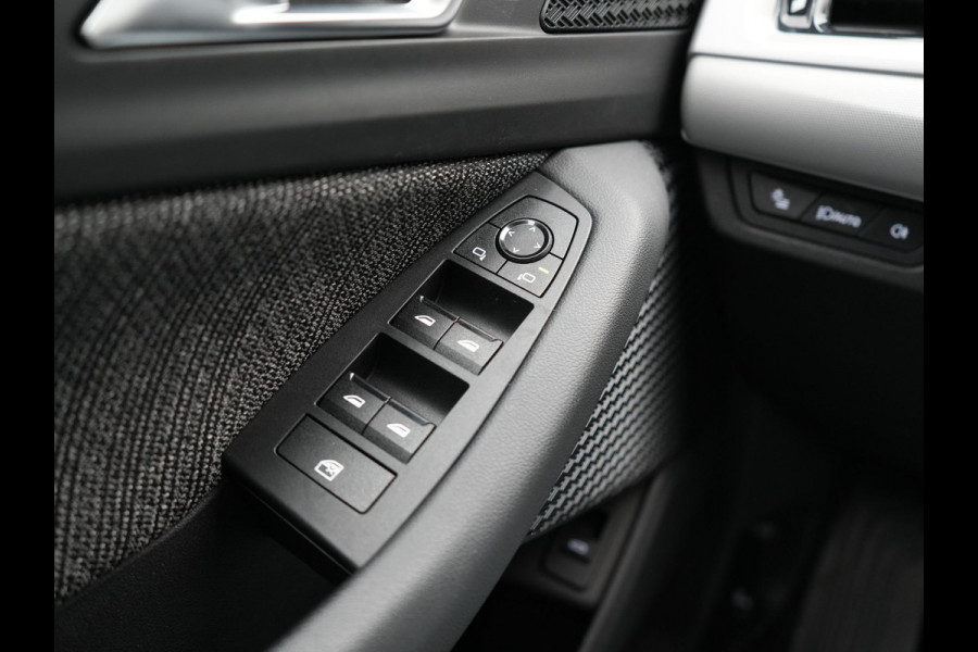 BMW 2 Serie Active Tourer 218i Executive 136pk Dealer O.H | Widescreen Navi | Camera | Voorstoelen Verwarmd | Apple Carplay | LED Koplampen | Navigatie | DAB | Cruise Control |