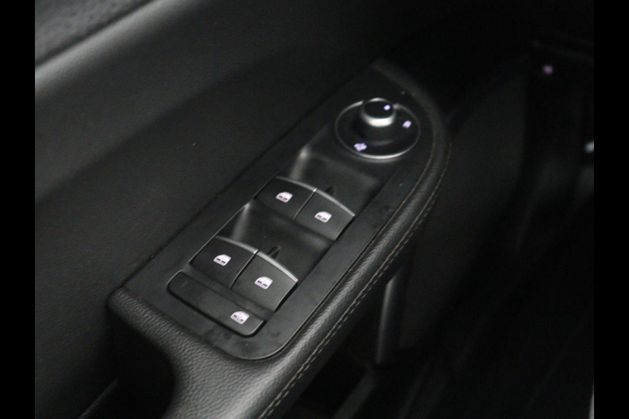 Alfa Romeo Giulia 2.0T Sprint | Leder | Adaptive cruise | Stoel & stuurverwarming | Trekhaak | Camera | Sportstoelen | Keyless | Carplay | Bi-Xenon | Climate control | Navigatie