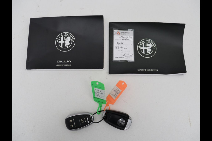 Alfa Romeo Giulia 2.0T Sprint | Leder | Adaptive cruise | Stoel & stuurverwarming | Trekhaak | Camera | Sportstoelen | Keyless | Carplay | Bi-Xenon | Climate control | Navigatie