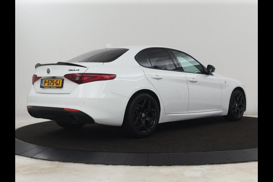 Alfa Romeo Giulia 2.0T Sprint | Leder | Adaptive cruise | Stoel & stuurverwarming | Trekhaak | Camera | Sportstoelen | Keyless | Carplay | Bi-Xenon | Climate control | Navigatie